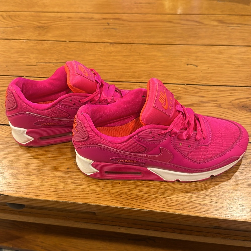 Nike Air Max 90 Valentines Day sneakers